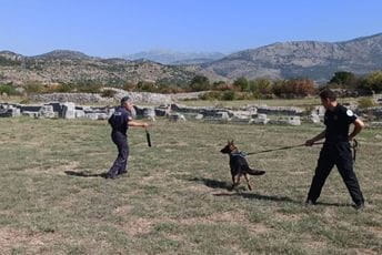 Realizovana obuka službenih pasa Realizovana obuka službenih pasa