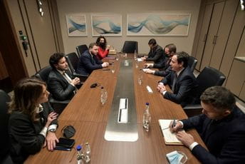 Sastali se Kurti i Abazović, razgovarali o reformama i integraciji u EU Sastali se Kurti i Abazović, razgovarali o reformama i integraciji u EU