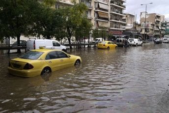 Poplave i klizišta širom Grčke, stradala jedna osoba Poplave i klizišta širom Grčke, stradala jedna osoba