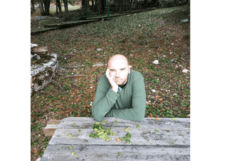 Himna vjetrova Pjesnik i pisac epske i naučne fantastike, Dušan Jabučanin