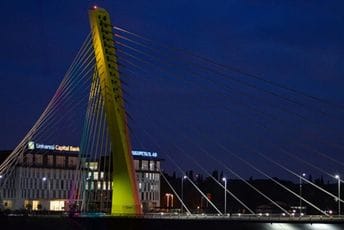 Most „Milenijum“ ponosno obasjan duginim bojama Most „Milenijum“ ponosno obasjan duginim bojama