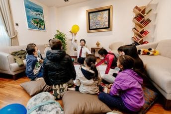 Abazovićev kabinet postao igraonica za djecu Abazovićev kabinet postao igraonica za djecu