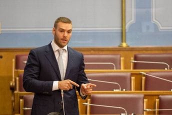 Rakočević: EU i NATO partnerima mora biti jasno da većina poslanika aktuelne vlasti slijedi instrukcije zvaničnika Srbije i Rusije Rakočević: EU i NATO partnerima mora biti jasno da većina poslanika aktuelne vlasti slijedi instrukcije zvaničnika Srbije i Rusije