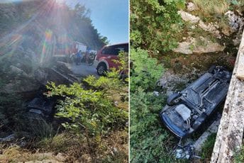 Auto sletjelo s puta blizu desete lovćenske serpentine Auto sletjelo s puta blizu desete lovćenske serpentine
