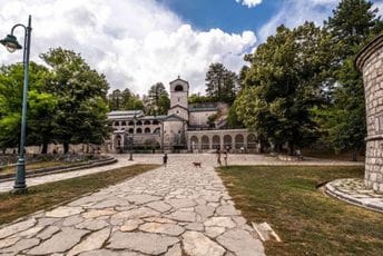 UP:  Podnijeta krivična prijava protiv monahinje zbog sumnje da je povrijedila ugled Crne Gore UP:  Podnijeta krivična prijava protiv monahinje zbog sumnje da je povrijedila ugled Crne Gore