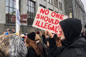 Poljaci opet na ulicama: Hiljade na protestima u Varšavi i Krakovu Poljaci opet na ulicama: Hiljade na protestima u Varšavi i Krakovu