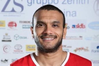 Italijanski košarkaš preminuo nakon što je kolabirao na terenu Italijanski košarkaš preminuo nakon što je kolabirao na terenu