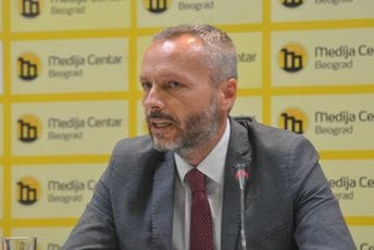 Olenik: Od Kosova se traži dozvola, a u Crnu Goru upada uz duge cijevi Olenik: Od Kosova se traži dozvola, a u Crnu Goru upada uz duge cijevi