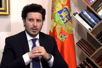 Abazovićev kabinet: Vidjećemo čiji se "patriotizam" krije u Švajcarskoj Abazovićev kabinet: Vidjećemo čiji se "patriotizam" krije u Švajcarskoj