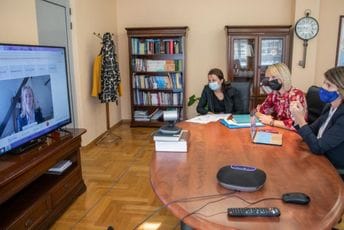 Povjerenje u javnu upravu može se osigurati nezavisnim i profesionalanim radom institucija i državnih službenika Povjerenje u javnu upravu može se osigurati nezavisnim i profesionalanim radom institucija i državnih službenika