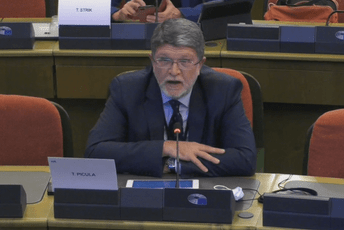 Zasluga nove vlasti je što Crna Gora stagnira na evropskom putu, Vučić je koristi kao kompenzaciju za poraz na Kosovu Zasluga nove vlasti je što Crna Gora stagnira na evropskom putu, Vučić je koristi kao kompenzaciju za poraz na Kosovu