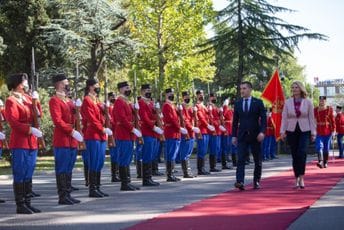 Bečić u posjeti MO: Jaka vojska pretpostavka jake Crne Gore Bečić u posjeti MO: Jaka vojska pretpostavka jake Crne Gore