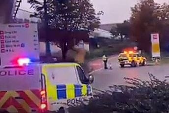 Zbog sumnjivog paketa evakuisani putnici sa aerodroma u Mančesteru Zbog sumnjivog paketa evakuisani putnici sa aerodroma u Mančesteru