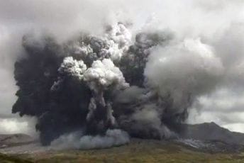 Erupcija vulkana u Japanu, izdato upozorenje Erupcija vulkana u Japanu, izdato upozorenje