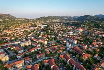 Na Cetinju bačene dvije eksplozivne naprave Na Cetinju bačene dvije eksplozivne naprave