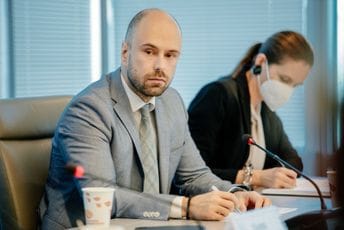 Vlada brani ministra: Radulović ne bruka državu