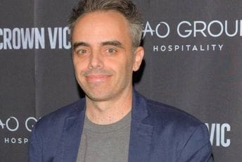 Reditelj Džoel Souz otpušten iz bolnice nakon što ga je na setu ranio Alek Boldvin Reditelj Džoel Souz otpušten iz bolnice nakon što ga je na setu ranio Alek Boldvin