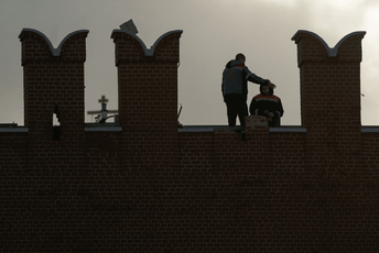 Odlomio se "zub" sa zidina Kremlja, vlasti zatvorile Crveni trg Odlomio se "zub" sa zidina Kremlja, vlasti zatvorile Crveni trg