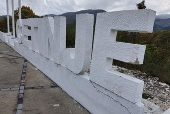 Oštećen natpis "Cetinje" na kružnom toku Oštećen natpis "Cetinje" na kružnom toku