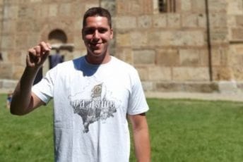 Danilu Vučiću ulazak nije bio zabranjen zbog litija, već zbog veza sa ekstremnim nacionalistima i navijačkim grupama Danilu Vučiću ulazak nije bio zabranjen zbog litija, već zbog veza sa ekstremnim nacionalistima i navijačkim grupama