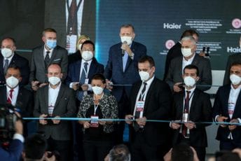 Predsjednik Turske u Eskišehiru u jednom danu otvorio 46 novih fabrika Predsjednik Turske u Eskišehiru u jednom danu otvorio 46 novih fabrika