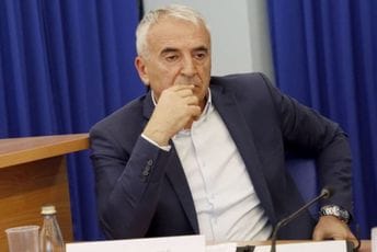 Đurović: Ili će i lideri DF-a ući u Vladu, ili je neće biti Đurović: Ili će i lideri DF-a ući u Vladu, ili je neće biti