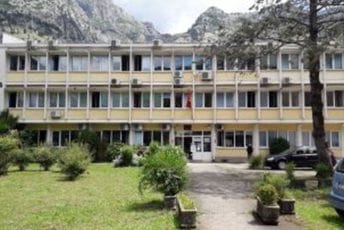 Zbog prijetnji smrću kažnjen uslovno na četiri mjeseca; Vujović: Skandalozna presuda Osnovni sud u Kotoru