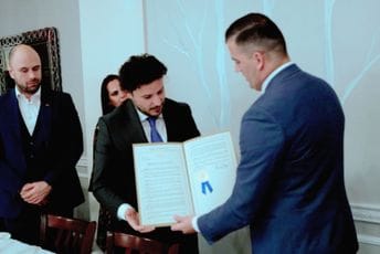 Abazoviću dijaspora u Njujorku uručila Povelju Majke Tereze Abazoviću dijaspora u Njujorku uručila Povelju Majke Tereze