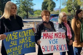 Protest majki sa troje i više djece: Vlast da dođe na sastanak 2. novembra Protest majki sa troje i više djece: Vlast da dođe na sastanak 2. novembra