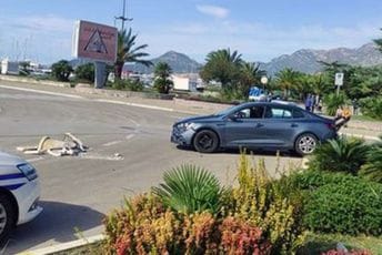 Bar: Autom udario u kolica sa bebom Bar: Autom udario u kolica sa bebom