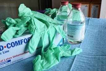 Istraga CNN: Desetine miliona korišćenih medicinskih rukavica uvezeno u SAD Istraga CNN: Desetine miliona korišćenih medicinskih rukavica uvezeno u SAD