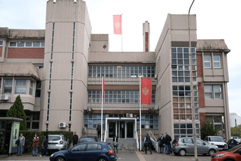 Klijentkinja tvrdi da je oštećena, službenica se ne sjeća detalja Klijentkinja tvrdi da je oštećena, službenica se ne sjeća detalja