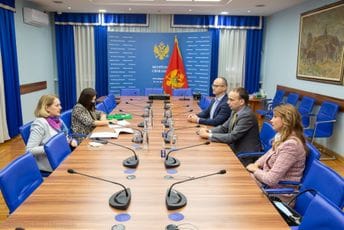 Bošnjak: Važno veće učešće žena u politici, ali i drugim sferama života Bošnjak: Važno veće učešće žena u politici, ali i drugim sferama života