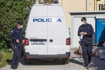 Policija u Zagrebu i Splitu uhapsila 40 osoba Policija u Zagrebu i Splitu uhapsila 40 osoba