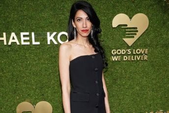 Saradnica Hilari Klinton tvrdi da ju je napastvovao senator Saradnica Hilari Klinton tvrdi da ju je napastvovao senator