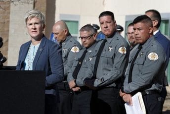 Policija o smrti Hačins: Dva člana tima rukovala oružjem prije Boldvina Policija o smrti Hačins: Dva člana tima rukovala oružjem prije Boldvina