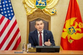 Bečić: Moramo obezbijediti ambijent u kojem će novinari nesmetano obavljati svoj posao Bečić: Moramo obezbijediti ambijent u kojem će novinari nesmetano obavljati svoj posao