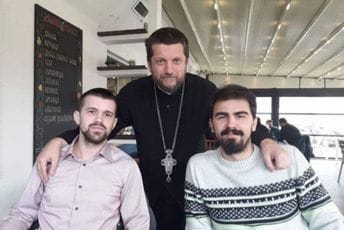 Raković: Mim stranice popa Gojka Perovića su sada u rukama Vučića Raković je Perovića označio kao osobu koja je kontrolisala mim stranice i koje su vodile kampanju protiv DF-a