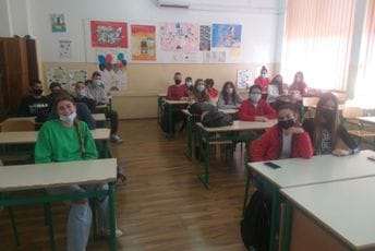 Predstavnici CDPR-a sa učenicima razgovarali o problemima koje izaziva konzumiranje duvanskih proizvoda Predstavnici CDPR-a sa učenicima razgovarali o problemima koje izaziva konzumiranje duvanskih proizvoda