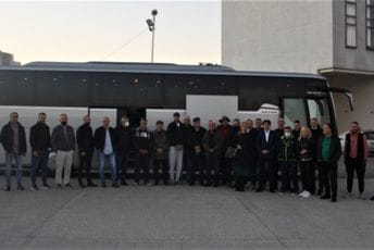 Pčelari iz Crne Gore u studijskoj posjeti kolegama u Albaniji Pčelari iz Crne Gore u studijskoj posjeti kolegama u Albaniji