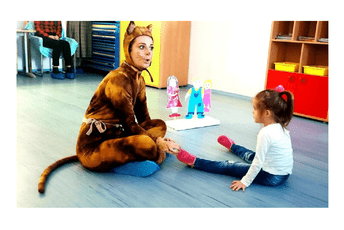 Vaspitačica koju djeca zovu “Sunce”: Kroz predstavu djecu učila ličnoj higijeni Vaspitačica koju djeca zovu “Sunce”: Kroz predstavu djecu učila ličnoj higijeni