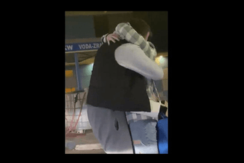 Najlepša objava na društvenim mrežama ikada: Par sa Balkana objavom na Tviteru pokazao kako izgleda prava ljubav Najlepša objava na društvenim mrežama ikada: Par sa Balkana objavom na Tviteru pokazao kako izgleda prava ljubav