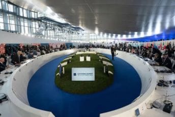 EU i SAD dogovorile da naprave pauzu u trgovinskom ratu zbog uvoznih taksi EU i SAD dogovorile da naprave pauzu u trgovinskom ratu zbog uvoznih taksi