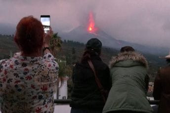 Vulkan na La Palmi ne posustaje, sve veći broj turista na ostrvu Vulkan na La Palmi ne posustaje, sve veći broj turista na ostrvu