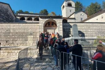 Cetinje: Vjernici CPC Joanikuju poručili da nije dostojan Cetinje: Vjernici CPC Joanikuju poručili da nije dostojan