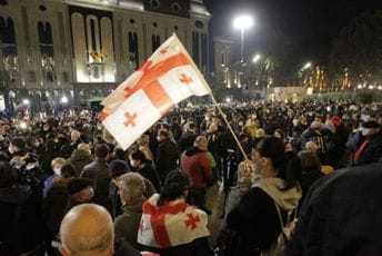 Pristalice opozicije na ulicama Tbilisija, optužuju vlast za izbornu krađu Pristalice opozicije na ulicama Tbilisija, optužuju vlast za izbornu krađu