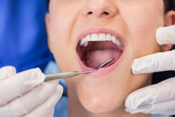 Heroj među doktorima: Putuje svijetom i siromašnima besplatno popravlja zube Heroj među doktorima: Putuje svijetom i siromašnima besplatno popravlja zube