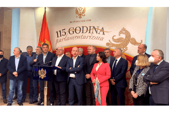 Mandić: Završena priča o rekonstrukciji, vrijeme je za izbor nove Vlade i premijera Mandić: Završena priča o rekonstrukciji, vrijeme je za izbor nove Vlade i premijera