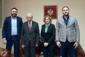 Dogovorena saradnja između Pošte i Fakulteta za saobraćaj, komunikacije i logistiku Dogovorena saradnja između Pošte i Fakulteta za saobraćaj, komunikacije i logistiku