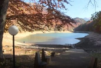 Nivo Biogradskog jezera se za nekoliko dana 'prepolovio' Nivo Biogradskog jezera se za nekoliko dana 'prepolovio'